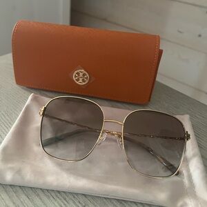 Authentic Tory Burch Sunglasses, Never worn, case included